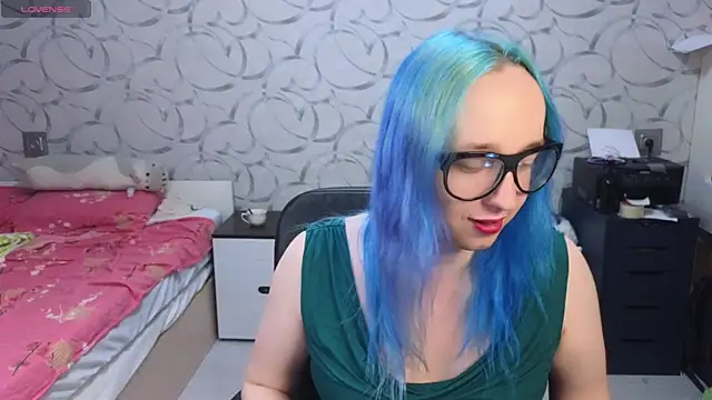 Snapshot of TheTrixy chatting on 05.14.26 TheTrixy online show from 05.14.26