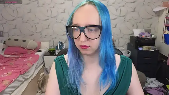 Snapshot of TheTrixy chatting on 05.16.26 TheTrixy online show from 05.16.26