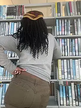 SweetChocolate555 online show from 03.01.25