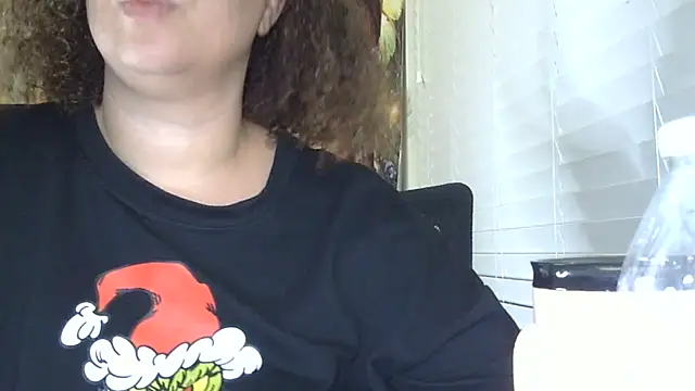 Snapshot of Paisleehaze chatting on 05.02.26 Paisleehaze online show from 05.02.26