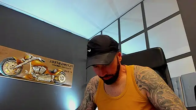 Snapshot of AronGrant chatting on 05.02.26 AronGrant online show from 05.02.26