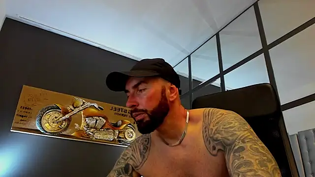 Snapshot of AronGrant chatting on 05.20.26 AronGrant online show from 05.20.26