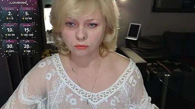 Snapshot of Gray_swann chatting on 02.15.25 Gray swann online show from 02.15.25