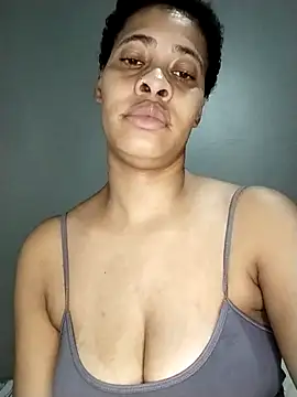 Snapshot of Su_Duarte_1 chatting on 02.15.25 Su Duarte 1 online show from 02.15.25