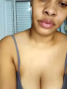 Snapshot of Su_Duarte_1 chatting on 03.21.25 Su Duarte 1 online show from 03.21.25
