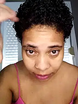 Snapshot of Su_Duarte_1 chatting on 03.22.25 Su Duarte 1 online show from 03.22.25