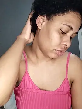 Snapshot of Su_Duarte_1 chatting on 09.18.25 Su Duarte 1 online show from 09.18.25