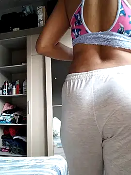 Snapshot of Su_Duarte_1 chatting on 09.18.25 Su Duarte 1 online show from 09.18.25