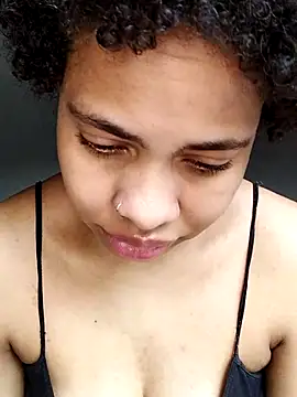 Snapshot of Su_Duarte_1 chatting on 10.17.25 Su Duarte 1 online show from 10.17.25