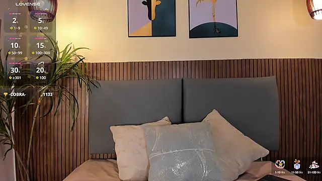 NicolleeEvanss online show from 03.20.25