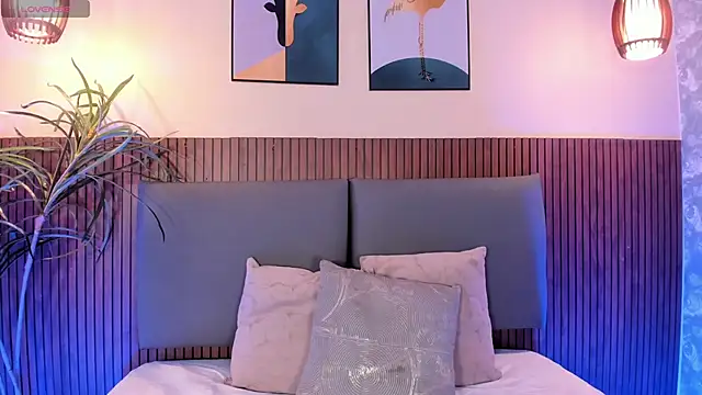 NicolleeEvanss online show from 09.19.25