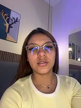Snapshot of NicolleeEvanss chatting on 06.23.26 NicolleeEvanss online show from 06.23.26