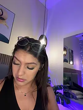 Snapshot of NicolleeEvanss chatting on 06.29.26 NicolleeEvanss online show from 06.29.26