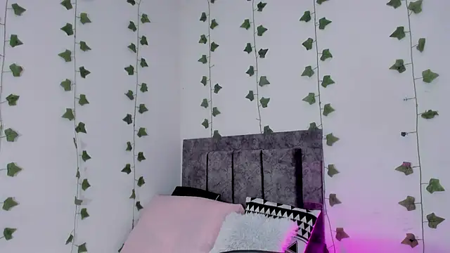 Snapshot of Miaa_Garcia chatting on 07.11.26 Miaa Garcia online show from 07.11.26