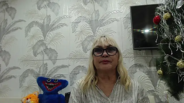 Snapshot of CamDiva113 chatting on 02.16.25 CamDiva113 online show from 02.16.25