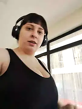 Snapshot of EmmaKrosss chatting on 02.04.25 EmmaKrosss online show from 02.04.25