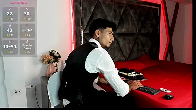 Maximo Romano online show from 10.23.25