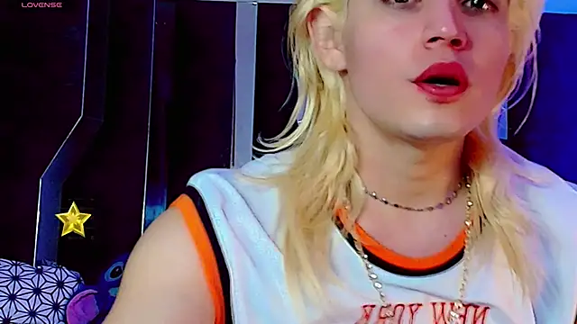 Snapshot of honey_skin chatting on 05.16.26 honey skin online show from 05.16.26