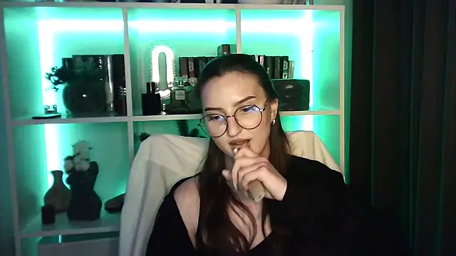 X Alisa online show from 04.18.26