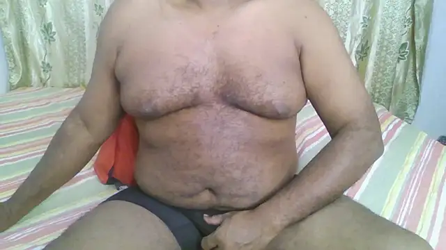 Snapshot of Beargryzzly chatting on 12.19.24 Beargryzzly online show from 12.19.24