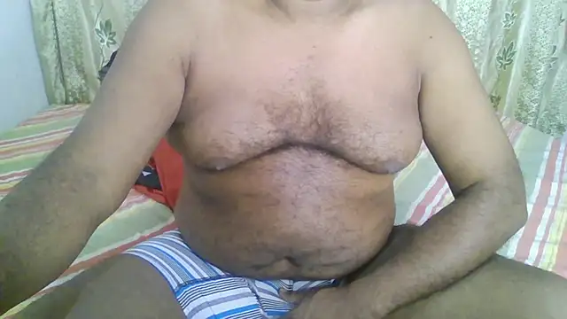 Snapshot of Beargryzzly chatting on 01.03.25 Beargryzzly online show from 01.03.25