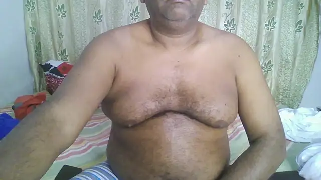 Snapshot of Beargryzzly chatting on 01.24.25 Beargryzzly online show from 01.24.25