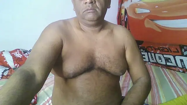 Snapshot of Beargryzzly chatting on 01.25.25 Beargryzzly online show from 01.25.25