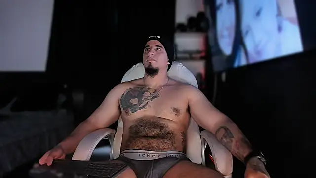 Snapshot of kingbear777 chatting on 12.24.24 kingbear777 online show from 12.24.24