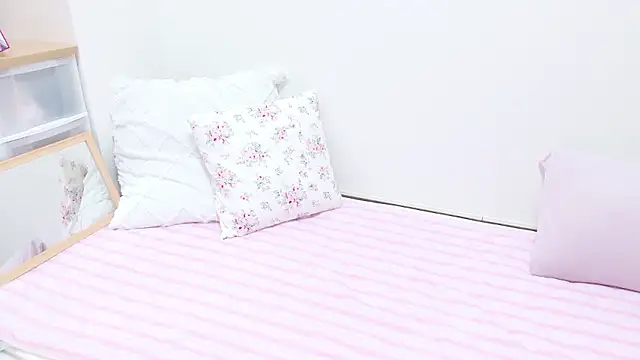 Snapshot of PornTube-JP chatting on 10.19.25 PornTube-JP online show from 10.19.25