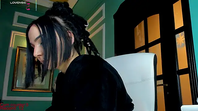 1Munique online show from 01.18.25