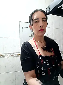 Snapshot of christine-x chatting on 05.08.26 christine-x online show from 05.08.26