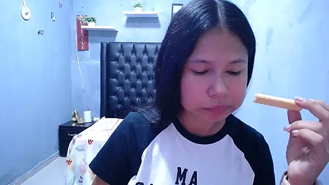 Snapshot of Letty_Plugxo chatting on 04.17.26 Letty Plugxo online show from 04.17.26