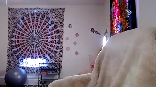 kellywildnnout online show from 12.03.24