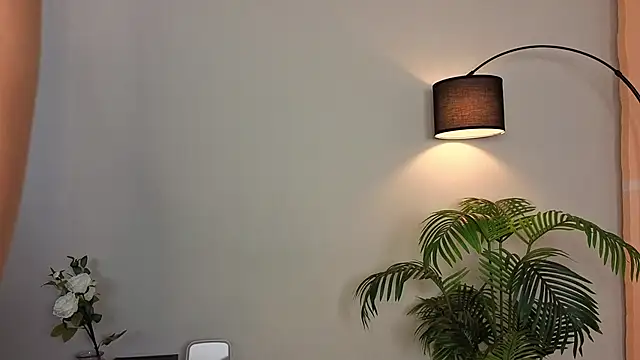 Naomi Girly online show from 10.04.25