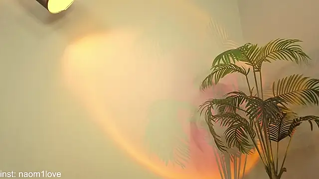 Naomi Girly online show from 12.13.25