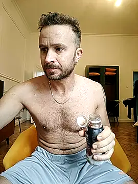 Snapshot of gilera250s chatting on 09.29.25 gilera250s online show from 09.29.25