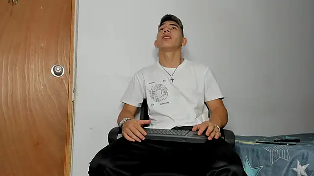 andrew rose  online show from 12.20.25