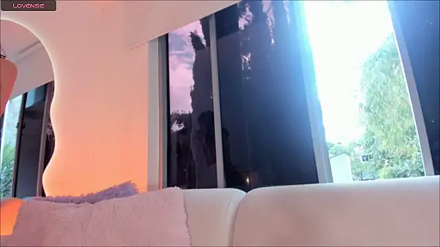 Megan-holly online show from 11.02.25