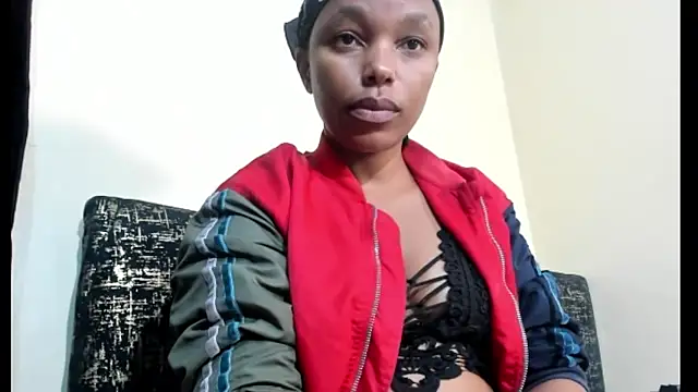 Snapshot of Missthigh chatting on 06.17.26 Missthigh online show from 06.17.26
