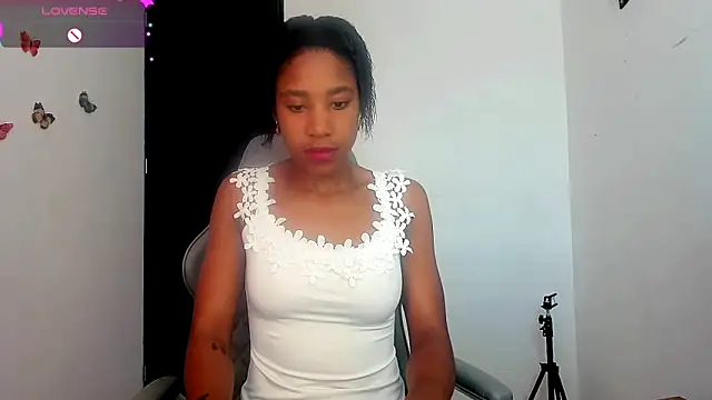 Snapshot of Nala_j8 chatting on 11.18.25 Nala j8 online show from 11.18.25
