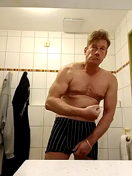 MArciQuarky online show from 09.11.25