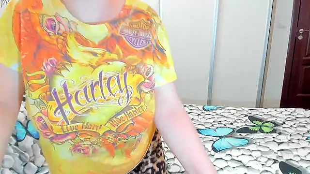 Snapshot of Adelamilfsex chatting on 04.19.26 Adelamilfsex online show from 04.19.26