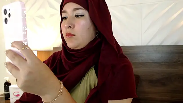 Snapshot of Dalila_bashar chatting on 02.19.25 Dalila bashar online show from 02.19.25