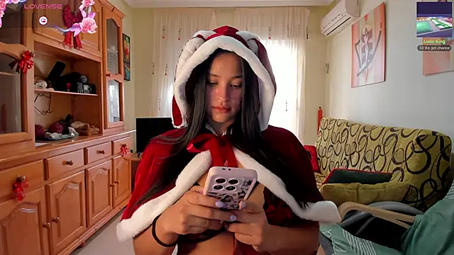 Snapshot of bella_apont chatting on 12.24.24 bella apont online show from 12.24.24