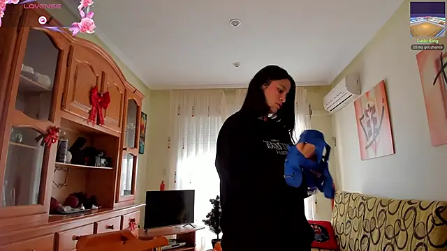 Snapshot of bella_apont chatting on 12.26.24 bella apont online show from 12.26.24