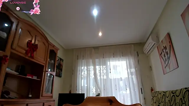 Snapshot of bella_apont chatting on 01.28.25 bella apont online show from 01.28.25