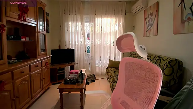 Snapshot of bella_apont chatting on 02.24.25 bella apont online show from 02.24.25