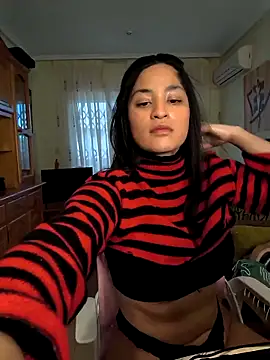 Snapshot of bella_apont chatting on 03.10.25 bella apont online show from 03.10.25