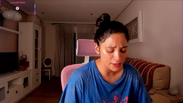 Snapshot of bella_apont chatting on 09.11.25 bella apont online show from 09.11.25