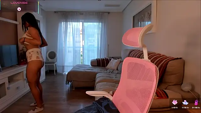 Snapshot of bella_apont chatting on 09.13.25 bella apont online show from 09.13.25